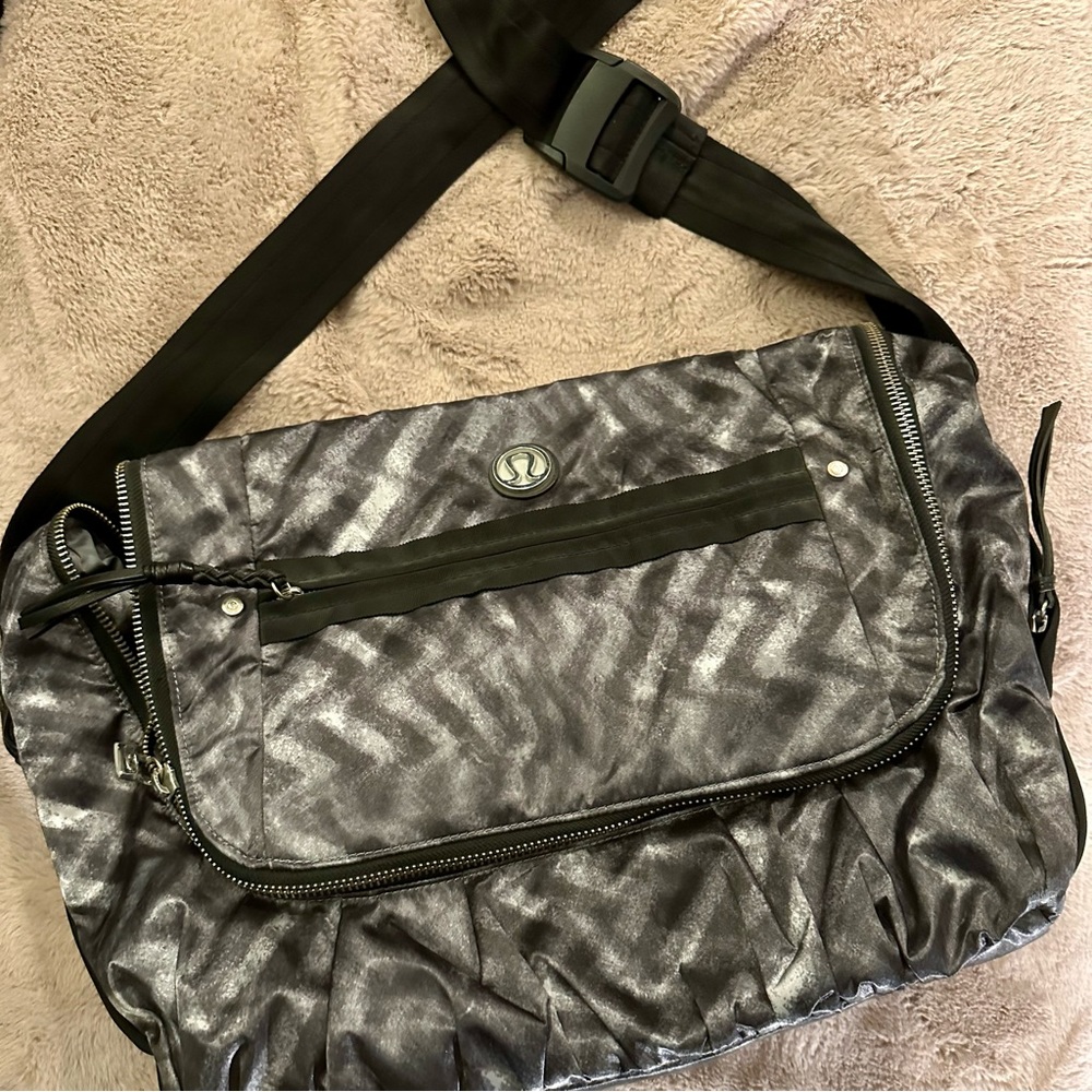 Lululemon Yoga Moto Messenger Bag